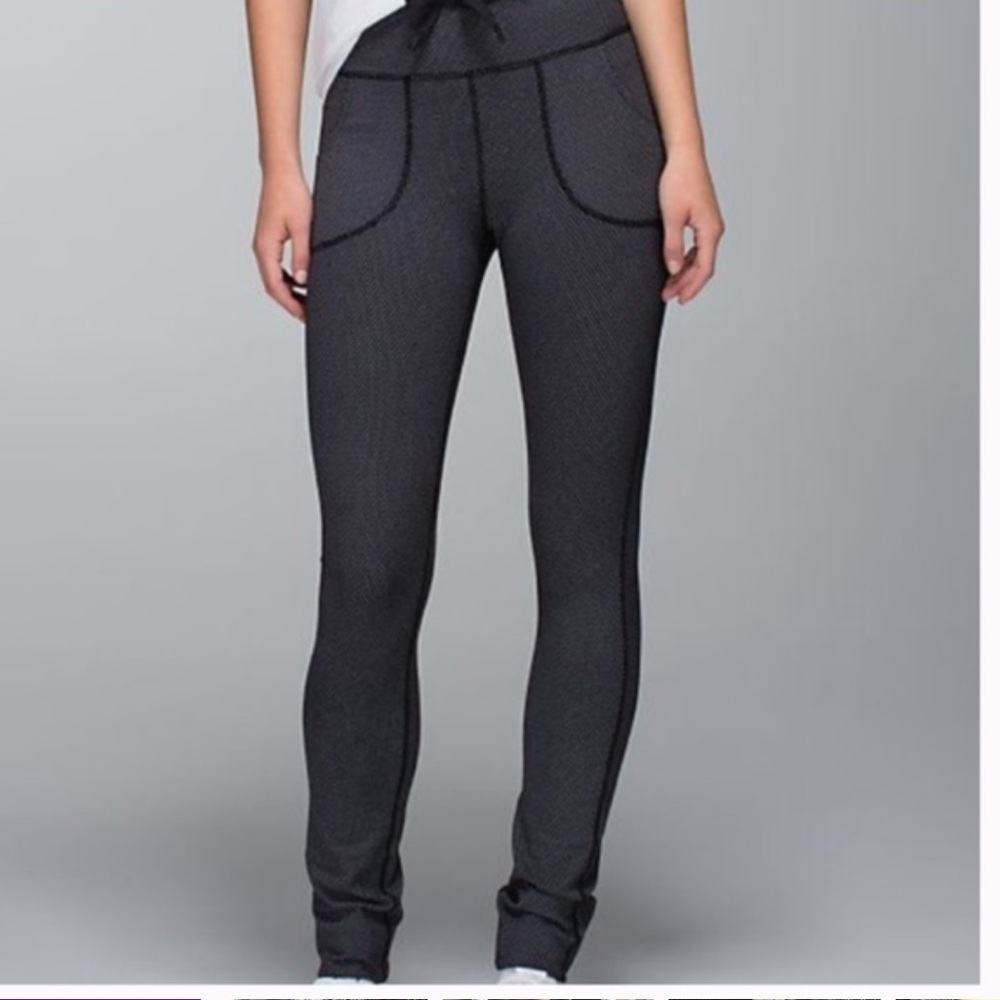 Lululemon Athletica Still Pant Black Straight Leg Pants‎ Size 8 Pockets